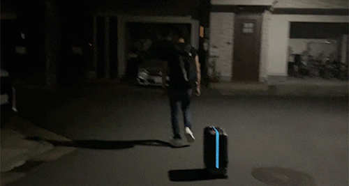 伟德体育跟随行李箱