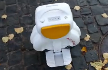 Airwheel伟德体育未来个人的交通搬运工—英国玩家秀