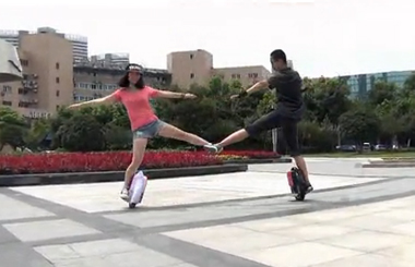 Airwheel伟德体育电动独轮车思维车玩家视频